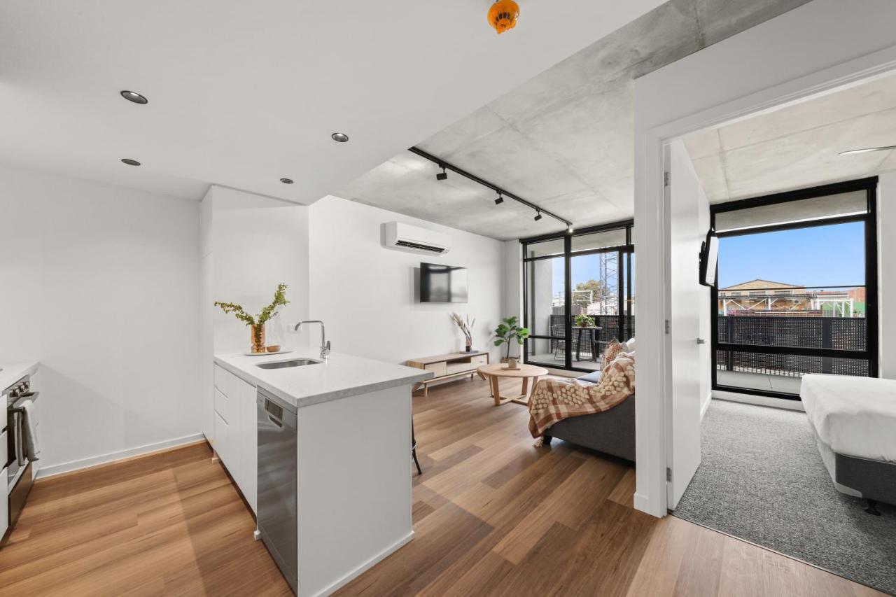 Rambla At Solarino House Aparthotel Melbourne Bagian luar foto